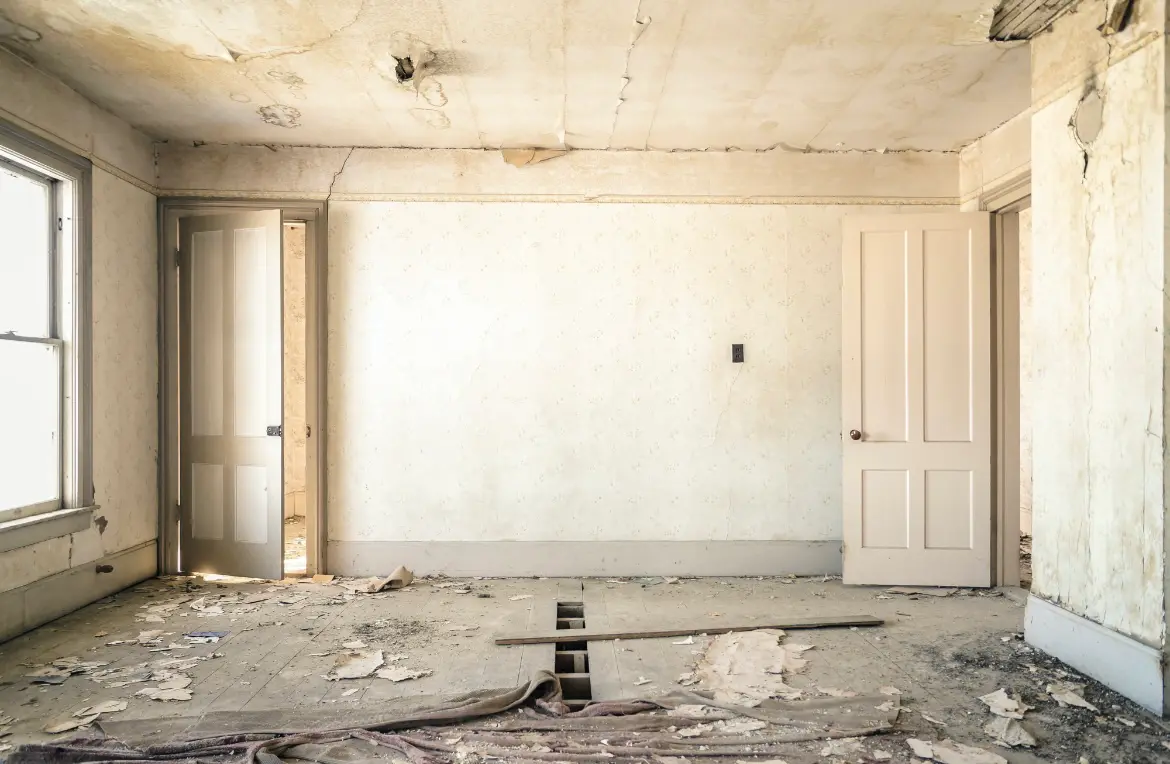 Waste disposal crew managing a cleanout project in Woodstock